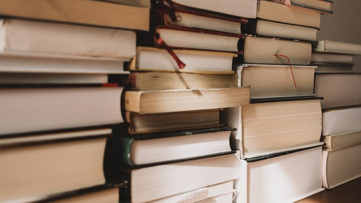 Стопки книг в Варшаве